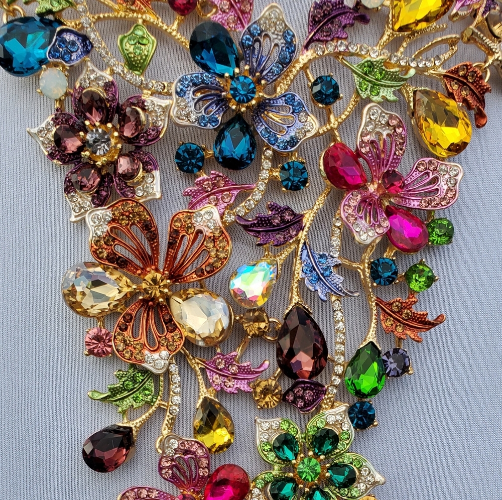 NWT Christian Siriano Crystal Bib Necklace - Picture 8 of 16